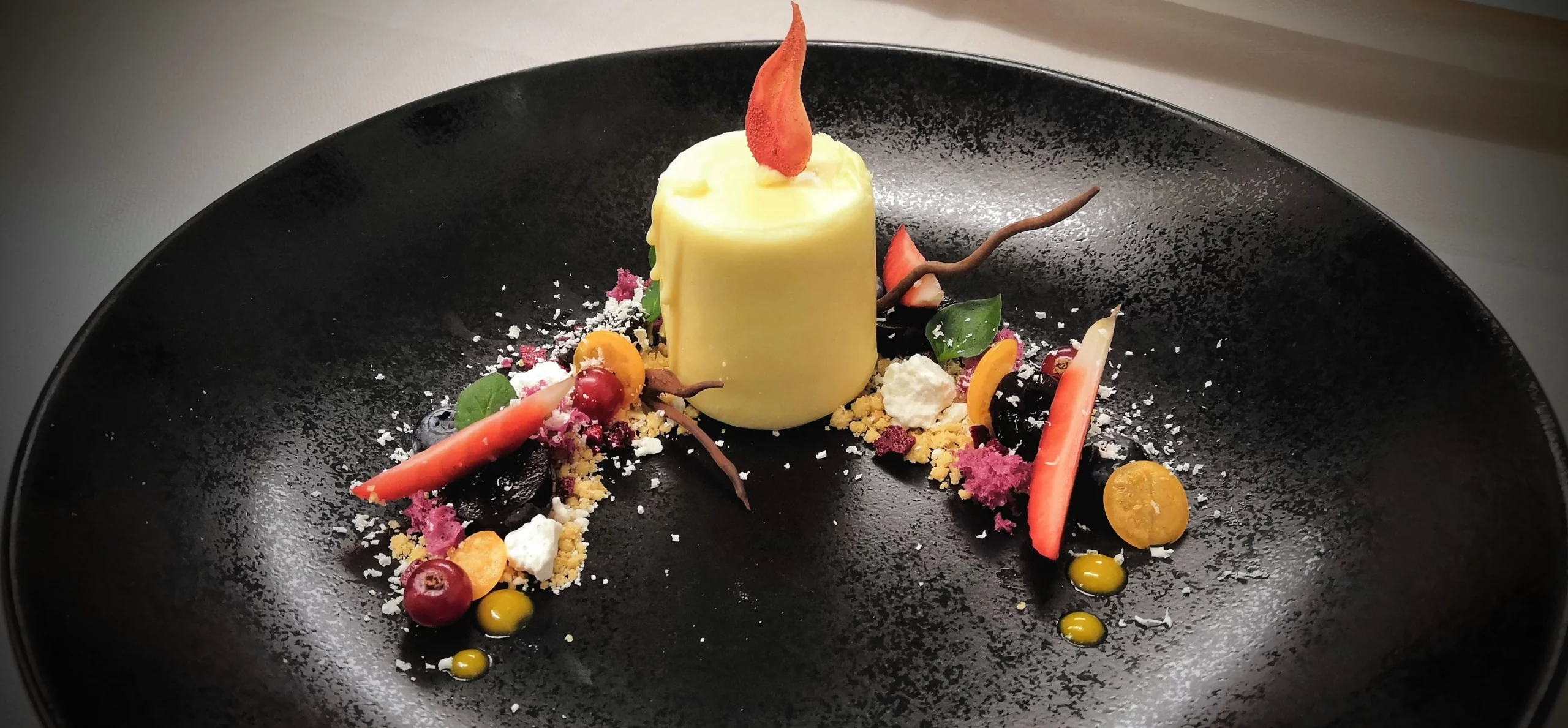Adventskerze Himbeere | Mango | Weiße Schokolade 36% | Erde | Biskuit