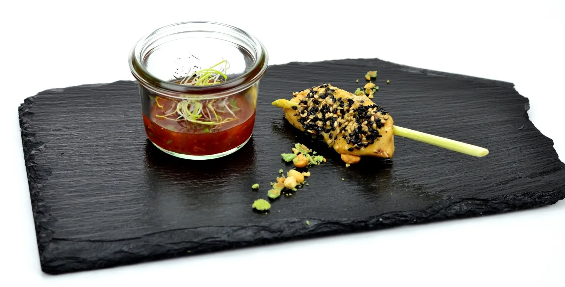 Hähnchensaté mit Zitronengras, Sweet-Chili, Dip