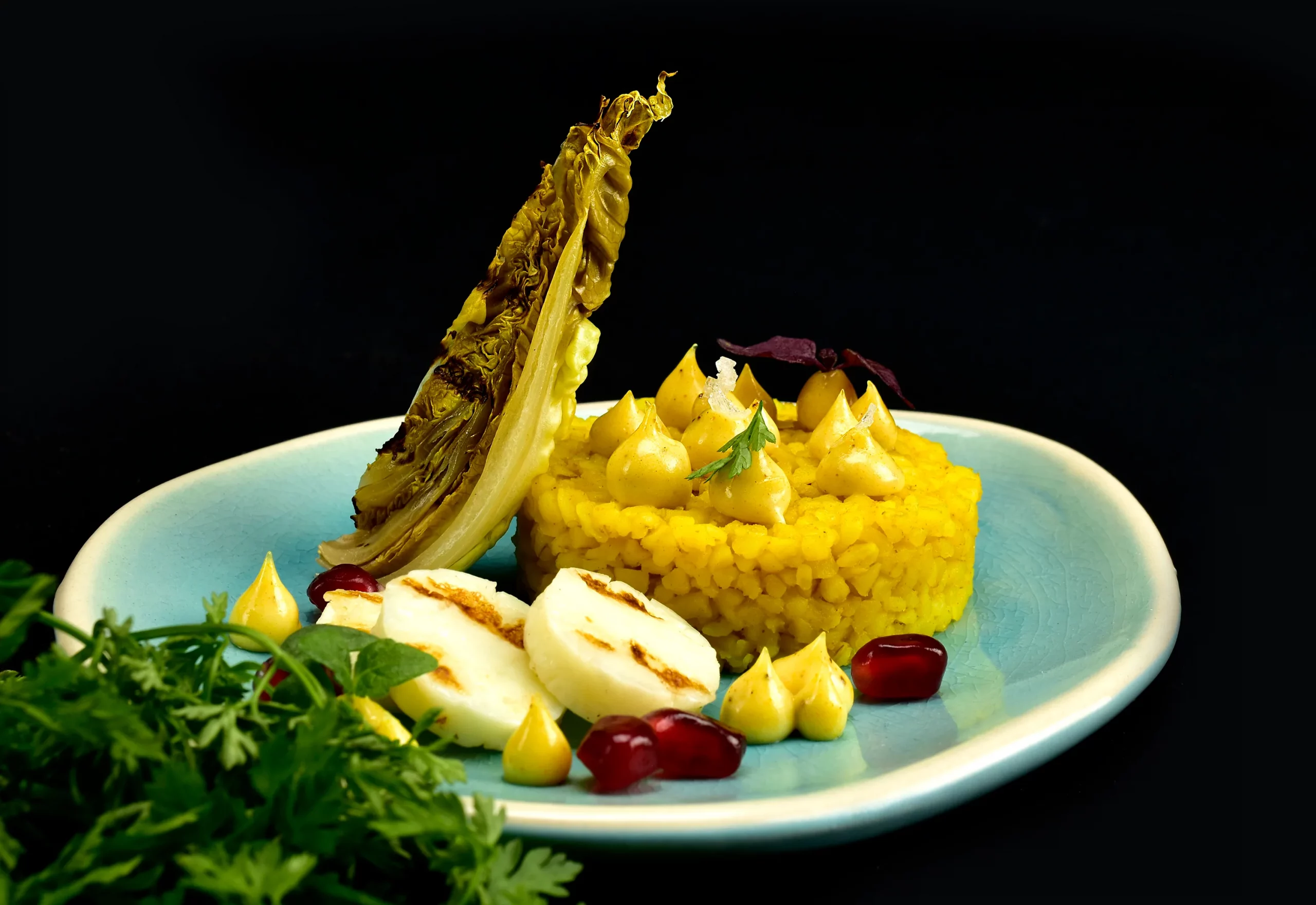 Gegrillter Halloumi Halloumi | Bulgur Süß-Sauer | Romana | Currycreme | Granatapfel
